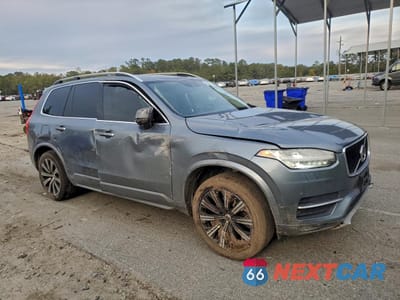 Czwarte zdjęcie samochodu z boku: 2018 VOLVO XC90 T5 VIN:YV4102PK8J1355501 - miniatura