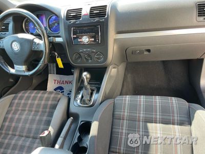 Zdjęcie 9 z 10 samochodu: 2009 VOLKSWAGEN GTI VIN:WVWFD71K89W137222 - miniatura