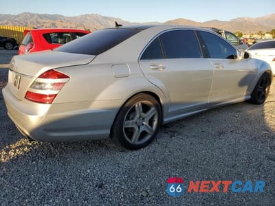 Trzecie zdjęcie samochodu z tyłu: 2008 MERCEDES-BENZ S 550 VIN:WDDNG71X38A166000 - miniatura