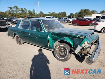 Czwarte zdjęcie samochodu z boku: 1983 OLDSMOBILE CUTLASS SUPREME VIN:1G3AR69A8DM504853 - miniatura