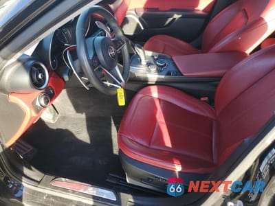 Zdjęcie 7 z 11 samochodu: 2017 ALFA ROMEO GIULIA VIN:ZARFAEBN2H7535451 - miniatura