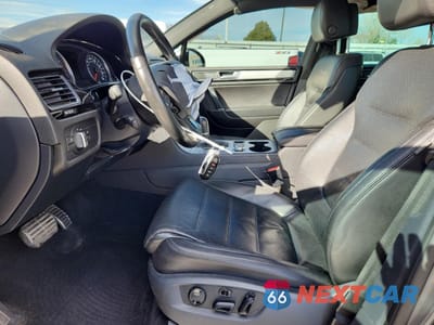 Zdjęcie 7 z 15 samochodu: 2017 VOLKSWAGEN TOUAREG WOLFSBURG VIN:WVGRF7BP2HD001871 - miniatura