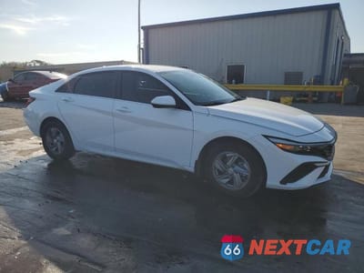 Czwarte zdjęcie samochodu z boku: 2025 HYUNDAI ELANTRA SE VIN:KMHLL4DG7SU919181 - miniatura