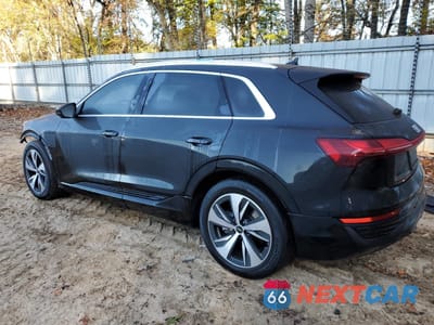 Drugie zdjęcie samochodu z przodu: 2024 AUDI Q8 E-TRON PREMIUM PLUS VIN:WA15AAGE0RB024868 - miniatura