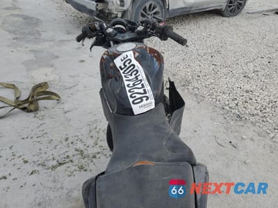 Zdjęcie 6 z 9 samochodu: 2012 HONDA CBR250 R VIN:MLHMC4107C5201493 - miniatura
