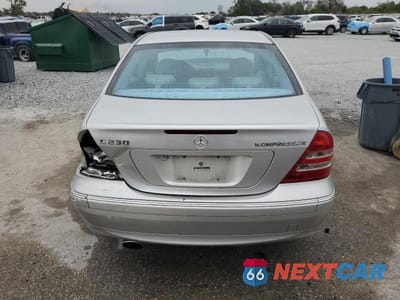 Zdjęcie 6 z 12 samochodu: 2004 MERCEDES-BENZ C 230K SPORT SEDAN VIN:WDBRF40J64F553534 - miniatura
