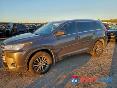 2018 TOYOTA HIGHLANDER SE 5TDJZRFH5JS497928 - główne zdjęcie licytacji z USA - miniatura