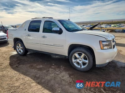 Czwarte zdjęcie samochodu z boku: 2013 CHEVROLET AVALANCHE LTZ VIN:3GNTKGE78DG272519 - miniatura