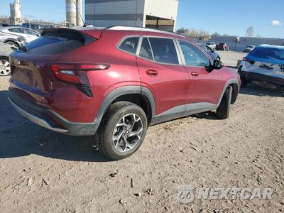 Trzecie zdjęcie samochodu z tyłu: 2024 CHEVROLET TRAX 1LT VIN:KL77LHE2XRC156960 - miniatura
