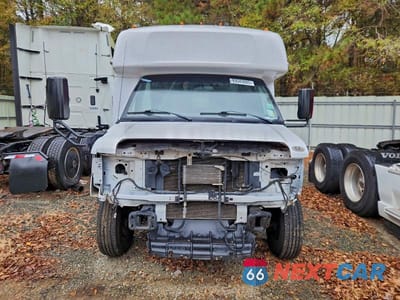 Piąte zdjęcie samochodu w środku: 2019 FORD E350 SHUTTLE BUS VIN:1FDEE3FS3KDC19043 - miniatura