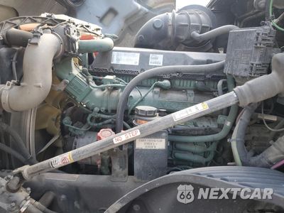 Zdjęcie 7 z 10 samochodu: 2020 VOLVO VNL SEMI TRUCK VIN:4V4NC9EH9LN223584 - miniatura