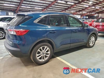 Trzecie zdjęcie samochodu z tyłu: 2020 FORD ESCAPE SE VIN:1FMCU0G64LUA05559 - miniatura