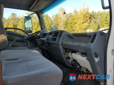 Piąte zdjęcie samochodu w środku: 2017 ISUZU NPR HD REFUSE TRUCK VIN:54DC4W1B0HS805481 - miniatura