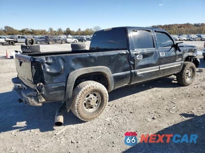 Trzecie zdjęcie samochodu z tyłu: 2005 CHEVROLET SILVERADO C2500 HEAVY DUTY VIN:1GCHC23215F950472 - miniatura