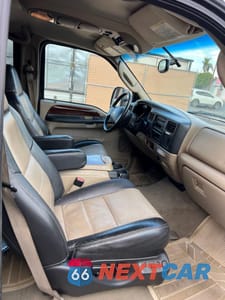 Piąte zdjęcie samochodu w środku: 2005 FORD EXCURSION EDDIE BAUER VIN:1FMSU45PB5EA05897 - miniatura