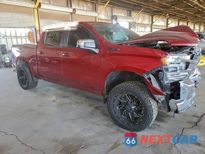 Czwarte zdjęcie samochodu z boku: 2019 CHEVROLET SILVERADO K1500 LT VIN:3GCUYDED8KG208087 - miniatura