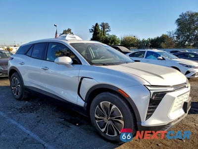 Czwarte zdjęcie samochodu z boku: 2024 CHEVROLET BLAZER 2LT VIN:3GNKDBRJ3RS221450 - miniatura
