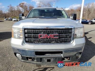 Piąte zdjęcie samochodu w środku: 2011 GMC SIERRA K2500 SLE VIN:1GT120C88BF240980 - miniatura