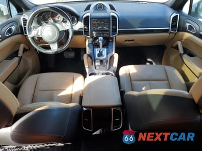 Zdjęcie 8 z 12 samochodu: 2014 PORSCHE CAYENNE VIN:WP1AA2A24ELA96605 - miniatura