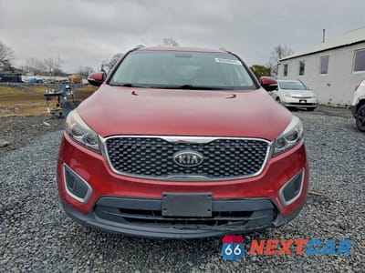 Piąte zdjęcie samochodu w środku: 2018 KIA SORENTO LX VIN:5XYPGDA37JG416598 - miniatura