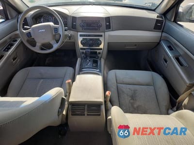 Zdjęcie 8 z 13 samochodu: 2007 JEEP GRAND CHEROKEE LAREDO VIN:1J8GR48K97C630067 - miniatura