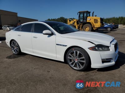 Czwarte zdjęcie samochodu z boku: 2019 JAGUAR XJ R - SPORT VIN:SAJWA1C72K8W21171 - miniatura
