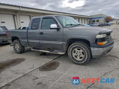 Czwarte zdjęcie samochodu z boku: 2002 CHEVROLET SILVERADO K1500 VIN:2GCEK19T021338024 - miniatura