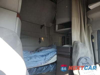 Zdjęcie 6 z 10 samochodu: 2005 VOLVO VNL SEMI TRUCK VIN:4V4NC9GH55N390606 - miniatura