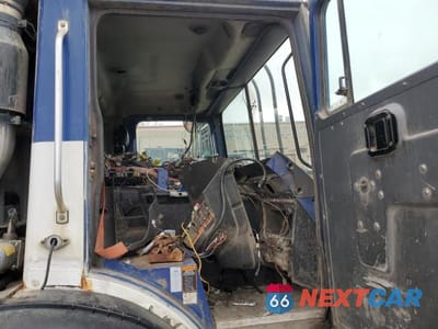 Piąte zdjęcie samochodu w środku: 2014 MACK 600 MRU600 - TRUCKS SEMI TRUCK VIN:1M2AV02C5EM011178 - miniatura