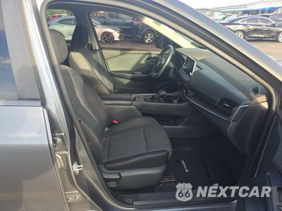 Piąte zdjęcie samochodu w środku: 2021 NISSAN ROGUE S VIN:5N1AT3AA0MC738627 - miniatura