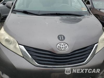 Zdjęcie 12 z 13 samochodu: 2011 TOYOTA SIENNA LE VIN:5TDJK3DC0BS028451 - miniatura