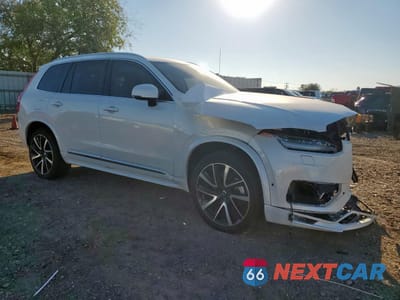 Czwarte zdjęcie samochodu z boku: 2023 VOLVO XC90 PLUS VIN:YV4062PN4P1914958 - miniatura