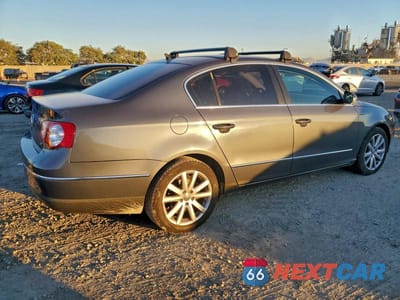 Trzecie zdjęcie samochodu z tyłu: 2010 VOLKSWAGEN PASSAT KOMFORT VIN:WVWJM7AN2AE102593 - miniatura