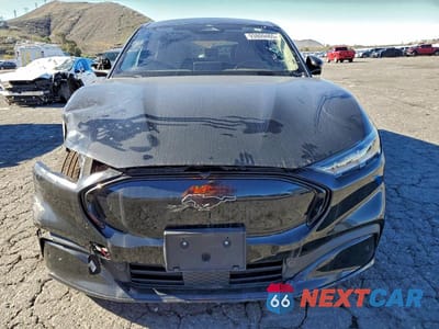Piąte zdjęcie samochodu w środku: 2023 FORD MUSTANG MACH-E PREMIUM VIN:3FMTK3SU3PMB06745 - miniatura
