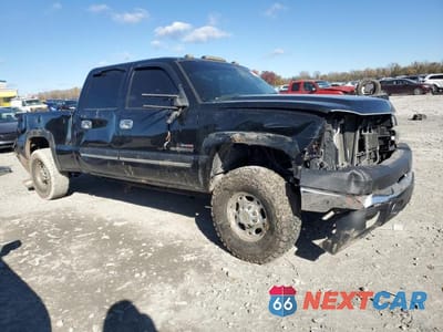 Czwarte zdjęcie samochodu z boku: 2005 CHEVROLET SILVERADO C2500 HEAVY DUTY VIN:1GCHC23215F950472 - miniatura