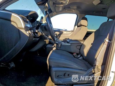 Zdjęcie 7 z 14 samochodu: 2017 CHEVROLET SUBURBAN C1500 LS VIN:1GNSCGECXHR228601 - miniatura