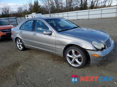 Czwarte zdjęcie samochodu z boku: 2003 MERCEDES-BENZ C 240 4MATIC VIN:WDBRF81JX3F357746 - miniatura