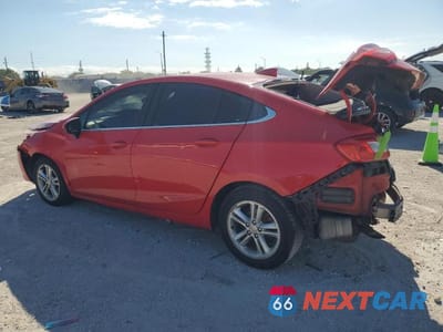 Drugie zdjęcie samochodu z przodu: 2018 CHEVROLET CRUZE LT VIN:1G1BE5SM9J7164257 - miniatura