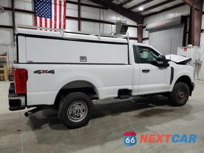 Trzecie zdjęcie samochodu z tyłu: 2024 FORD F250 SUPER DUTY UTILITY / SERVICE TRUCK VIN:1FTBF2BA3RED79634 - miniatura