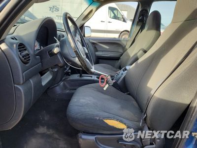 Zdjęcie 7 z 12 samochodu: 2004 JEEP LIBERTY SPORT VIN:1J4GK48KX4W118771 - miniatura