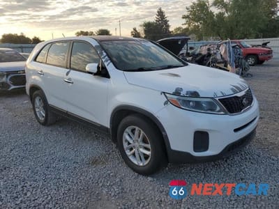 Czwarte zdjęcie samochodu z boku: 2015 KIA SORENTO LX VIN:5XYKT3A60FG635985 - miniatura