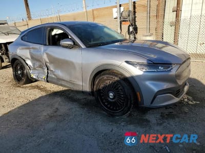 Czwarte zdjęcie samochodu z boku: 2021 FORD MUSTANG MACH-E SELECT VIN:3FMTK1RM8MMA47942 - miniatura