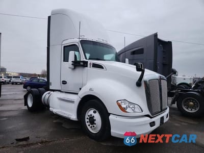 2015 KENWORTH CONSTRUCTI - SEMI TRUCK 1XKYA48X9FJ462444 - główne zdjęcie licytacji z USA - miniatura