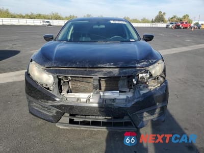 Piąte zdjęcie samochodu w środku: 2017 HONDA CIVIC LX VIN:2HGFC2F55HH553896 - miniatura