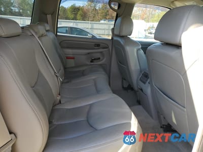 Zdjęcie 11 z 15 samochodu: 2005 GMC YUKON XL DENALI VIN:1GKFK66UX5J197489 - miniatura
