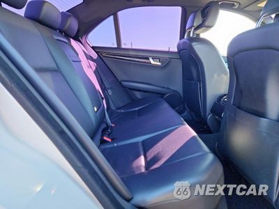 Zdjęcie 10 z 12 samochodu: 2012 MERCEDES-BENZ C 350 VIN:WDDGF5HBXCR239111 - miniatura