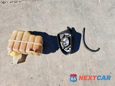 Zdjęcie 13 z 15 samochodu: 2006 GMC YUKON XL DENALI VIN:1GKFK66U26J120875 - miniatura