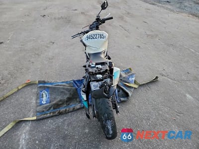 Czwarte zdjęcie samochodu z boku: 2024 YAMAHA YZFR3 A VIN:MH3RH18Y0RK016668 - miniatura