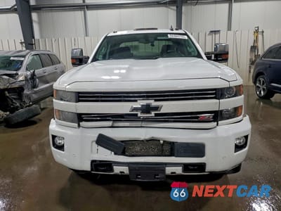 Piąte zdjęcie samochodu w środku: 2016 CHEVROLET SILVERADO K3500 LTZ VIN:1GC4K0C86GF238973 - miniatura