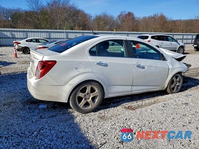 Trzecie zdjęcie samochodu z tyłu: 2013 CHEVROLET SONIC LTZ VIN:1G1JE5SH0D4158867 - miniatura